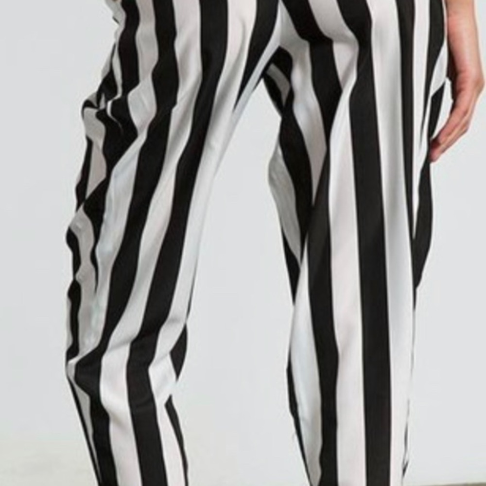 Silky b&w pants with side zipper and closure. - Picture 6 of 6